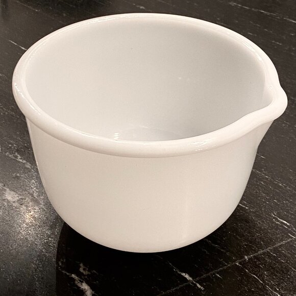 Vintage Glasbake Sunbeam 20 CJ Spouted Milk Glass Mixing Bowl 9 Glassbake 1 EVC - Picture 1 of 6